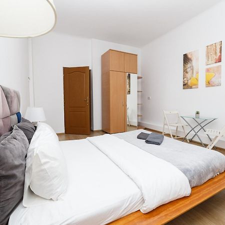 Color Apartments Franceza St Bucureşti Ngoại thất bức ảnh