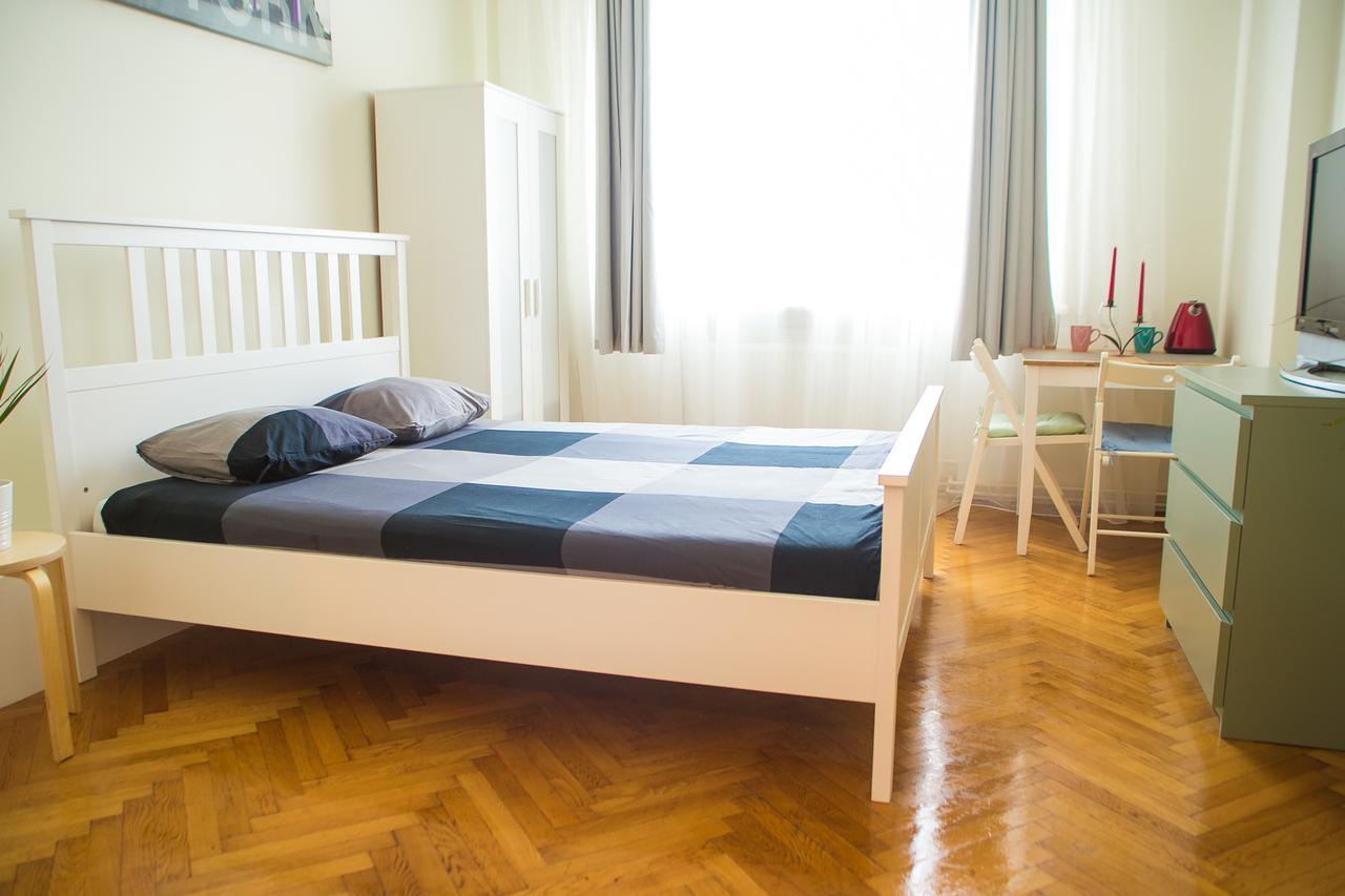 Color Apartments Franceza St Bucureşti Ngoại thất bức ảnh