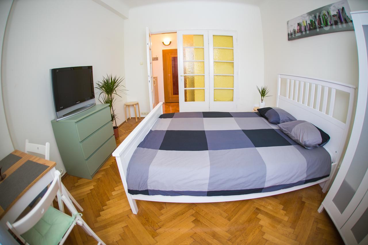 Color Apartments Franceza St Bucureşti Ngoại thất bức ảnh